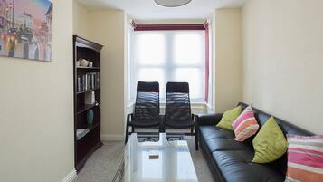 House | Living room | Flat-screen TV