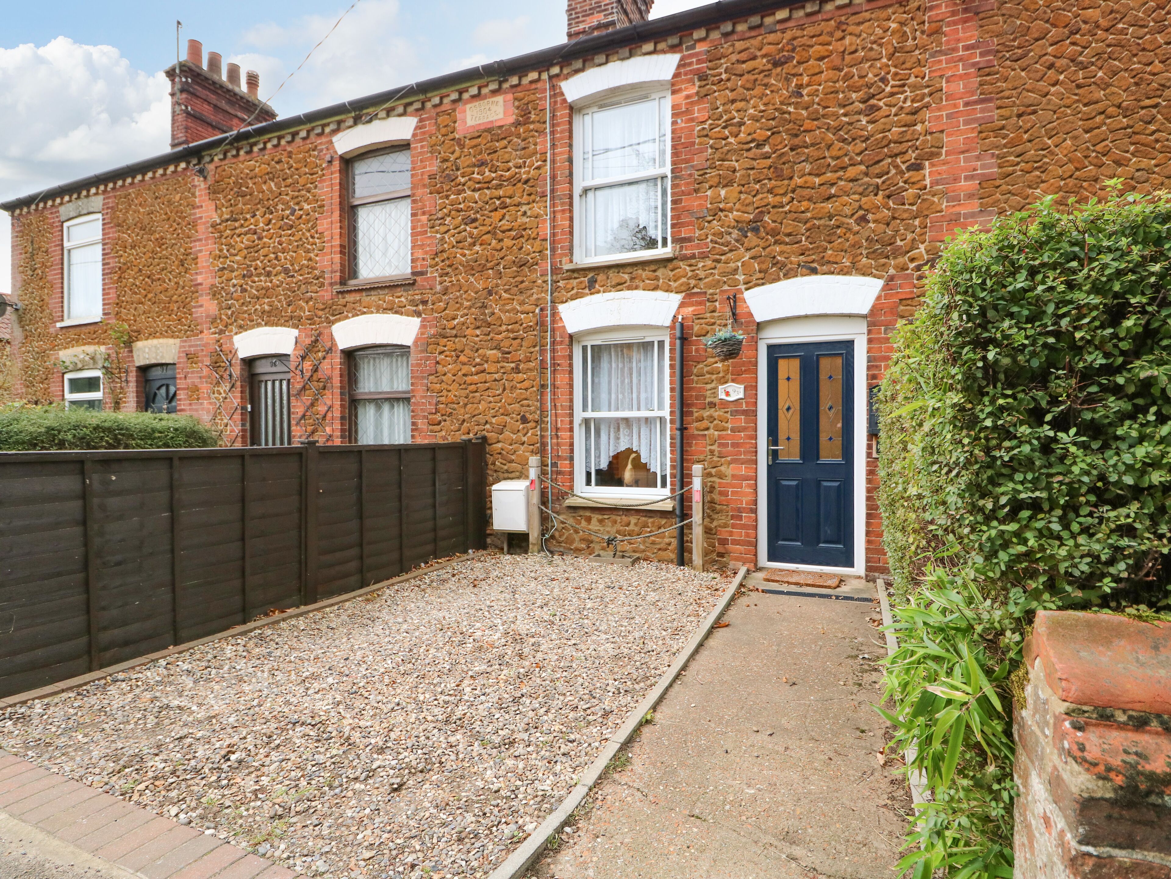 DUCK COTTAGE, family friendly, with a garden in Snettisham