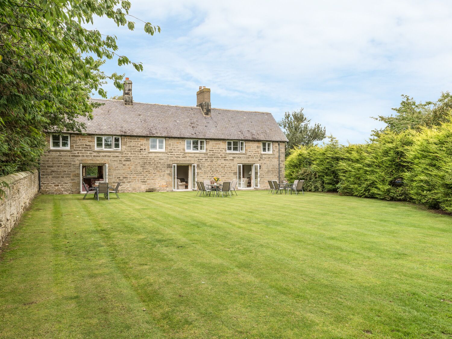 BRIAN'S COTTAGE, family friendly, with open fire in Alnmouth