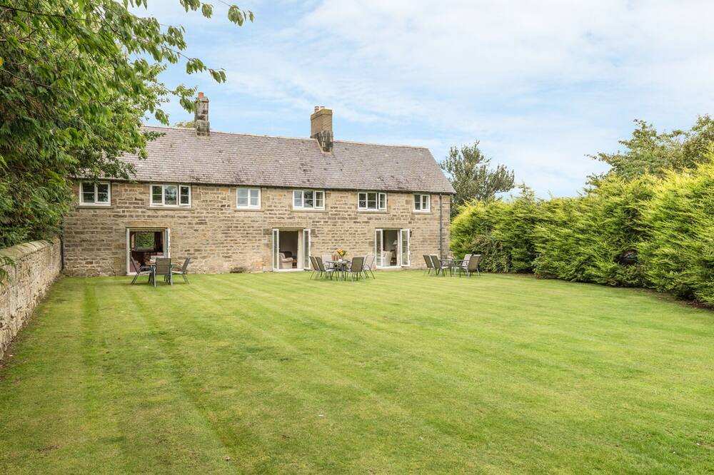 BRIAN'S COTTAGE, family friendly, with open fire in Alnmouth