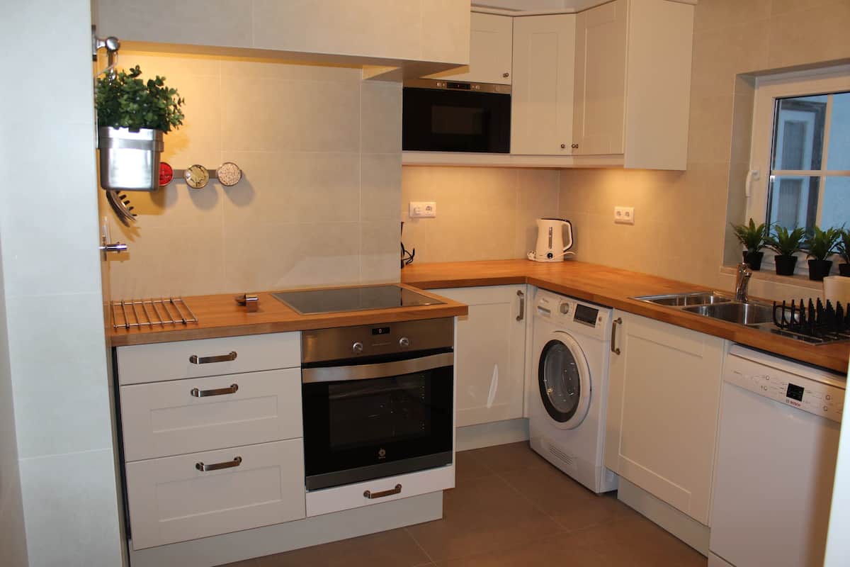 Apartment, 2 Bedrooms (4) | Private kitchen