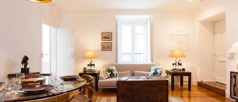 Leilighet, 2 soverom (1) | Oppholdsområde | LED-TV