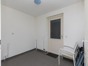 Interior - Neat island house with beautiful view, for larger groups, it is ideal to rent in combination with th (OUDE-TONGE)