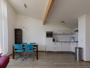 Dining - Neat island house with beautiful view, for larger groups, it is ideal to rent in combination with th (OUDE-TONGE)