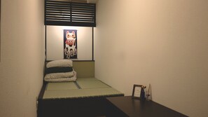 Free WiFi, bed sheets - Hostel Furoya (Osaka)