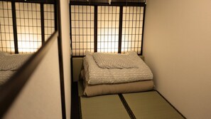 واي فاي مجانًا وملاءات أسرّة