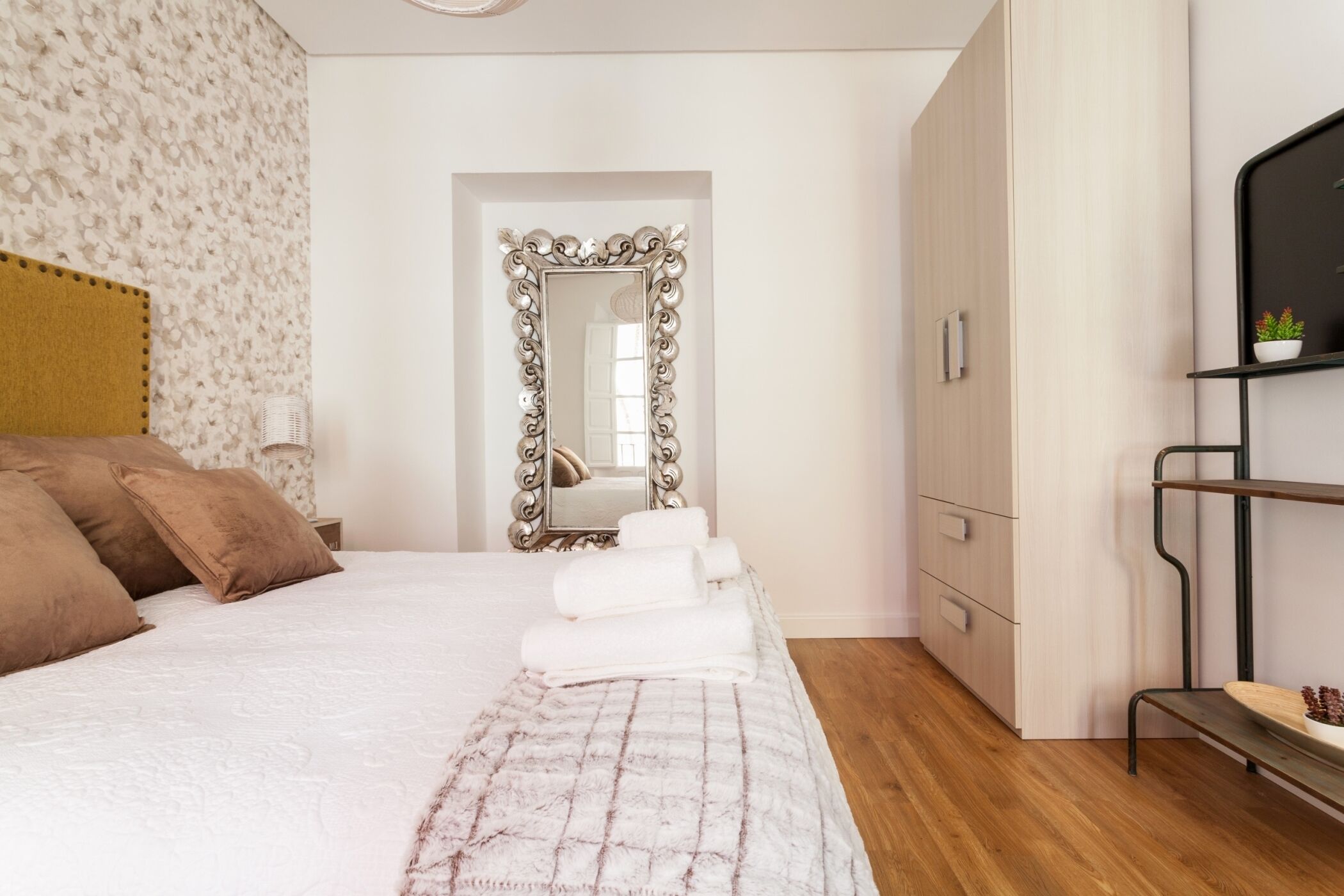 1 bedroom, iron/ironing board, internet, bed sheets