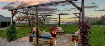 High Barn, Beverley. Quality barn conversion with great views - 6 bedrooms