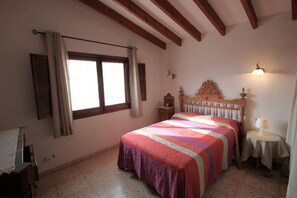 3 bedrooms, WiFi, bed sheets - El Barracó - private pool & Mediterranean views (Moraira)