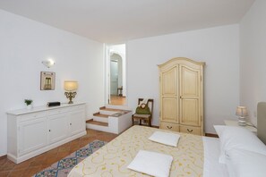 4 chambres, fer et planche à repasser, Wi-Fi gratuit, draps fournis