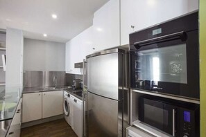 Private kitchen - Faubourg Sainte Honore Apartment (Paris)