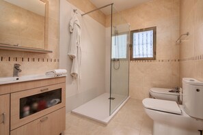 Bathtub, hair dryer, bidet, towels - El Tesorito Javea - Javea, Costa Blanca (Javea)