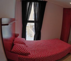 3 makuuhuonetta, silitysrauta/-lauta, Wi-Fi, vuodevaatteet