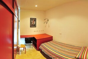 3 makuuhuonetta, silitysrauta/-lauta, Wi-Fi, vuodevaatteet