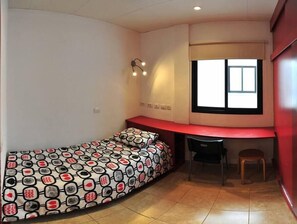 3 makuuhuonetta, silitysrauta/-lauta, Wi-Fi, vuodevaatteet