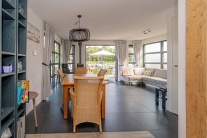 Interior - Relaxing on the terrace, unwinding in the sauna, or having drinks by the gas hearth; this water vill (De Heen)