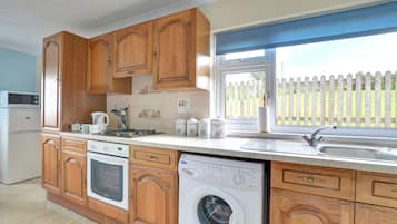 Fridge, microwave, oven, cookware/dishes/utensils