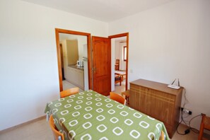 4 chambres, fer et planche à repasser, Wi-Fi, draps fournis