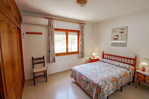 4 chambres, fer et planche à repasser, Wi-Fi, draps fournis