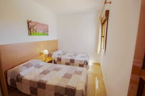3 bedrooms, WiFi, bed sheets