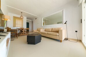 TV - Ideal apartment with garden and sea views, Villa El Palmar and Villa Roche - 2 bedrooms (Conil de la Frontera)