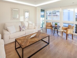 TV - INMálaga Apartments Victoria (Málaga)