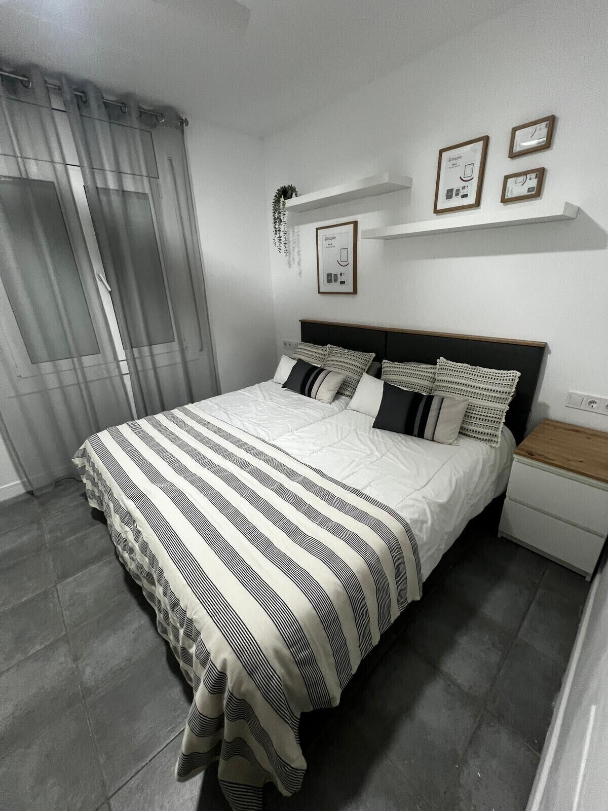 3 bedrooms, bed sheets