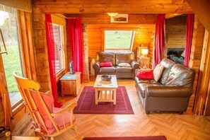 Cottage | Coin séjour | Télévision à écran plat, lecteur de DVD