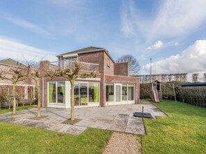 Exterior - A panorama of water and nature at this comfortable dyke house! (OUDE-TONGE)
