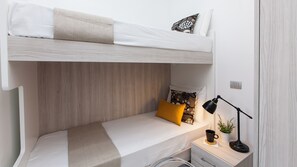 2 bedrooms, iron/ironing board, internet, bed sheets