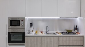 Fridge, microwave, stovetop, dishwasher