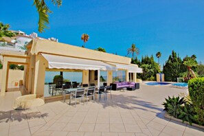 Outdoor dining - Bellavista - fantastic sea view villa in Moraira (Moraira)