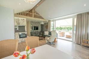 TV, Netflix, streaming services, video library