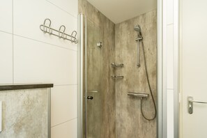 Bathroom - Chalet Duindoorn is fun in all seasons! (BURGH-HAAMSTEDE)