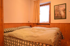 3 makuuhuonetta, silitysrauta/-lauta, ilmainen Wi-Fi, vuodevaatteet