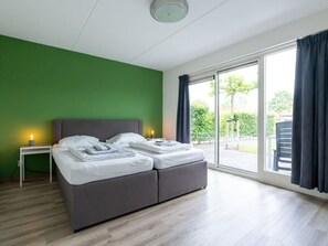 2 bedrooms - Neat island house with beautiful view, for larger groups, it is ideal to rent in combination with th (OUDE-TONGE)