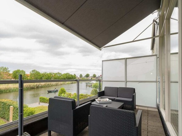 Property grounds - Neat island house with beautiful view, for larger groups, it is ideal to rent in combination with th (OUDE-TONGE)