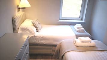 2 bedrooms, iron/ironing board, Internet, bed sheets