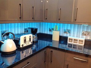 Apartment | Private kitchen - Manhattan Heights 2 (Maidstone)