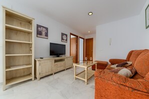 TV - Apartment with terrace very well located, Bécquer - 2 bedrooms (Conil de la Frontera)