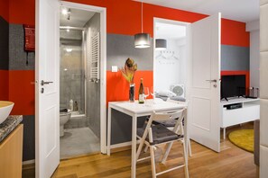 Living area - Contemporary by Apartments Alfama (Lisbon)