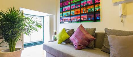 Apartment, 1 Schlafzimmer, Stadtblick | Wohnzimmer | Flachbildfernseher