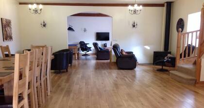 The Mill House - sleeps 12 guests in 6 bedrooms