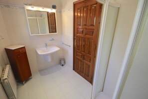 Shower, hair dryer, towels, toilet paper