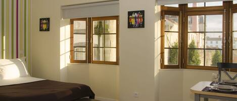 Fer et planche à repasser, accès Internet, draps fournis