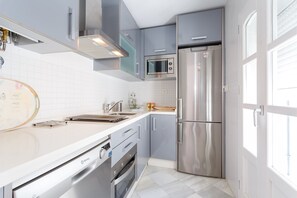 Réfrigérateur, micro-ondes, four, lave-vaisselle