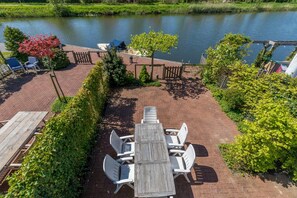 Outdoor dining - Complete, popular island house with steam shower. There is a lockable fence between the garden and t (OUDE-TONGE)