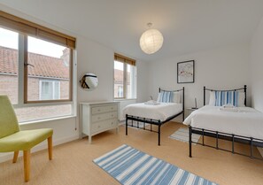 3 chambres, fer et planche à repasser, lit parapluie, Wi-Fi gratuit