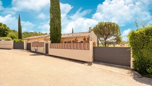 A residential property with a paved driveway, a tall cypress tree, and a tiled roof house. - Villa in Callian with Heated Pool and Terrace (Callian)
