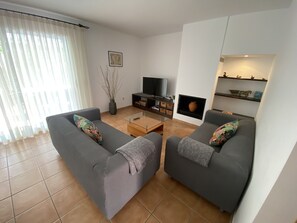 Televisie en een open haard